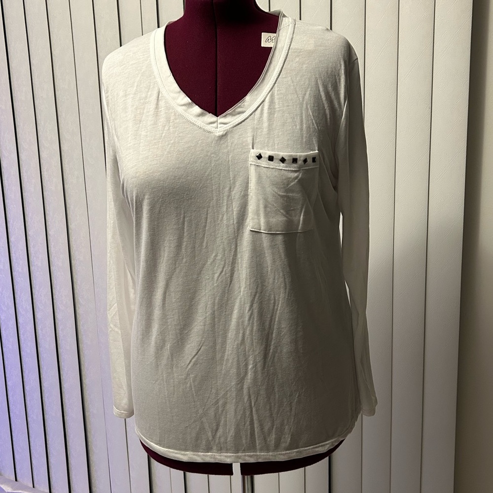 White long sleeves 1 pocket studded T shirt.